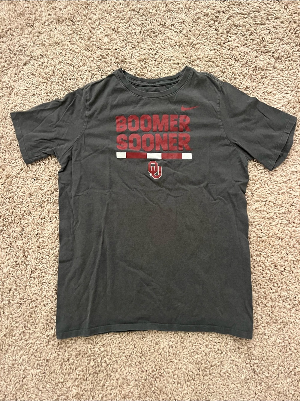 Nike OU 'Boomer Sooner' Dark Gray Graphic Tee Size Youth XL